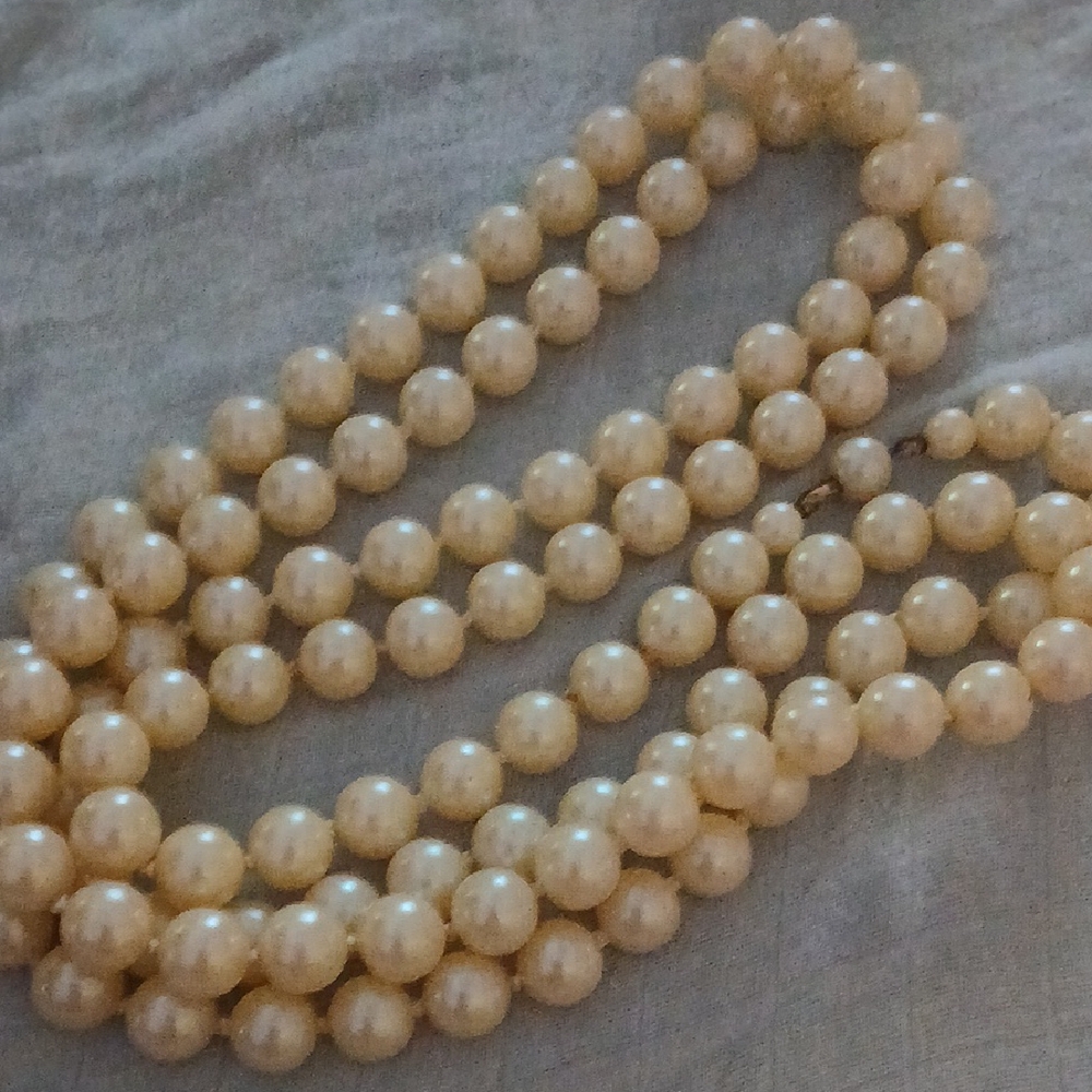 Vintage Elegant Cream Pearl Necklace